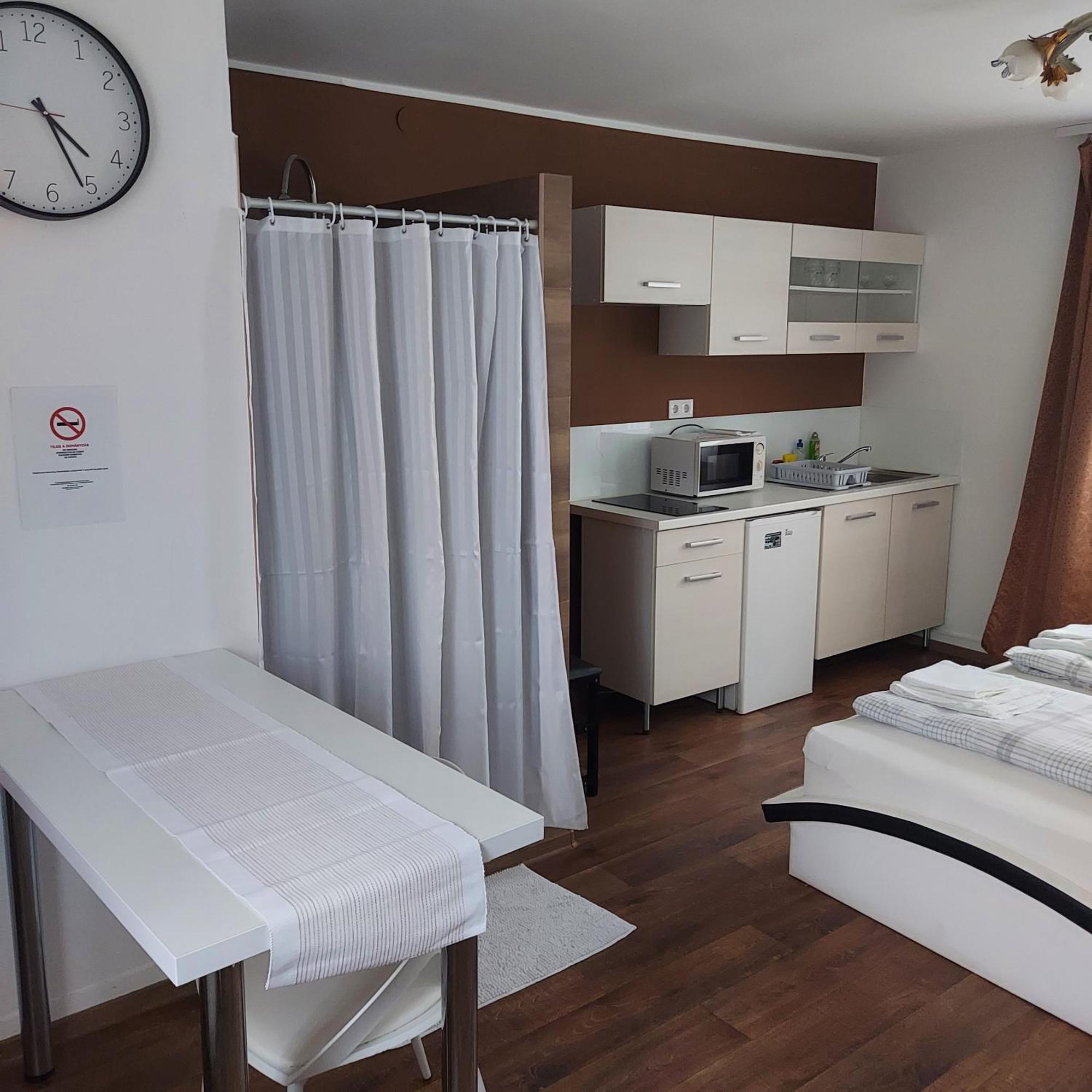 Petra Vendeghaz Hotel Szekszárd Eksteriør billede